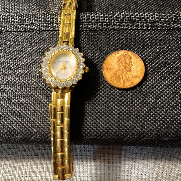 Vintage gold plated Pierre Cardin ladies watch with clear crystals around face - Picture 2 of 6